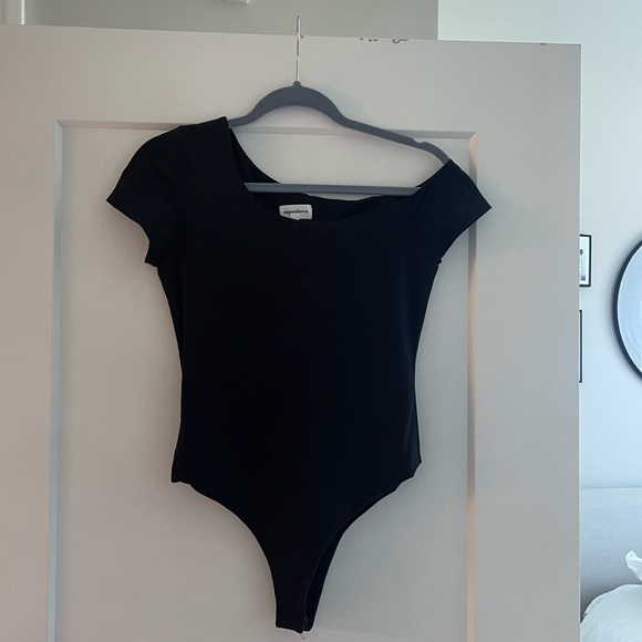 Superdown Asymmetrical Bodysuit - Picture 4 of 6